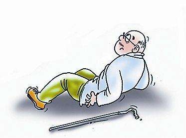 56歲老人散步時意外摔倒引發(fā)骨折，25保額遭拒賠，憑什么？